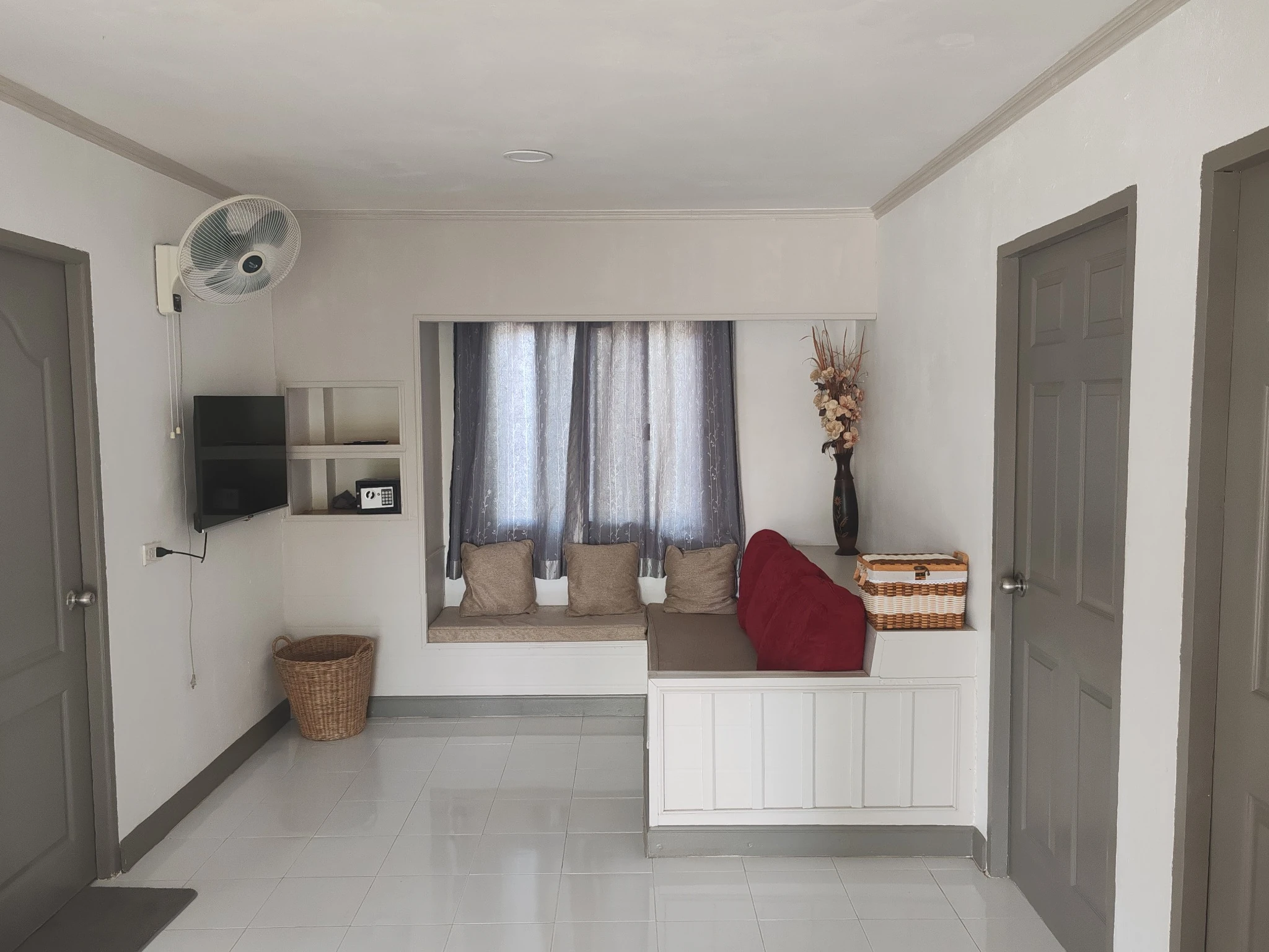 Living area and lounge